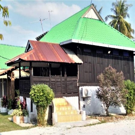 Oyo Home 90495 Homestay Kampung Kota Aur Sungai Petani Exterior foto